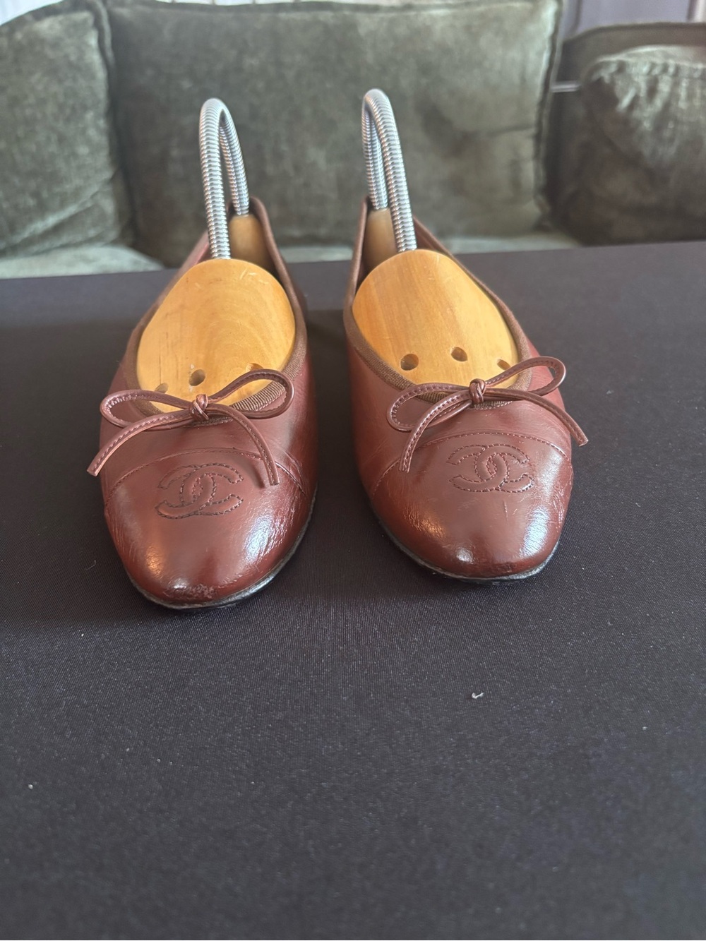 Chanel Brown Size 38/7 Slip On Ballerina Flats With CC Logo and Small Bow Detail - Picture 2 of 14